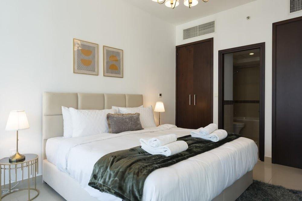 Дубай: Incredible Apartment With Balcony Fits 4