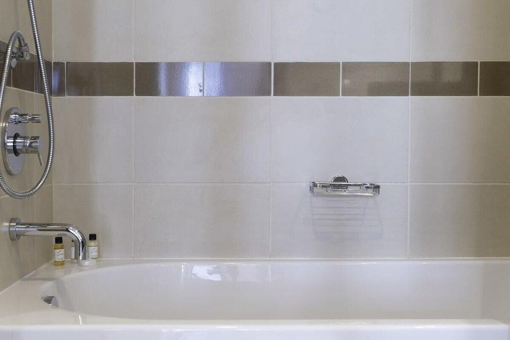 Дубай: Incredible Apartment With Balcony Fits 4