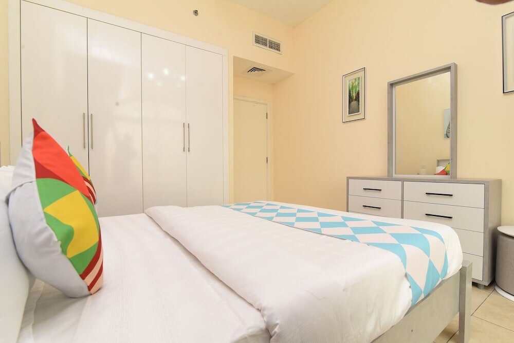 Дубай: OYO Home 2351BHK Capitol Tower DIC
