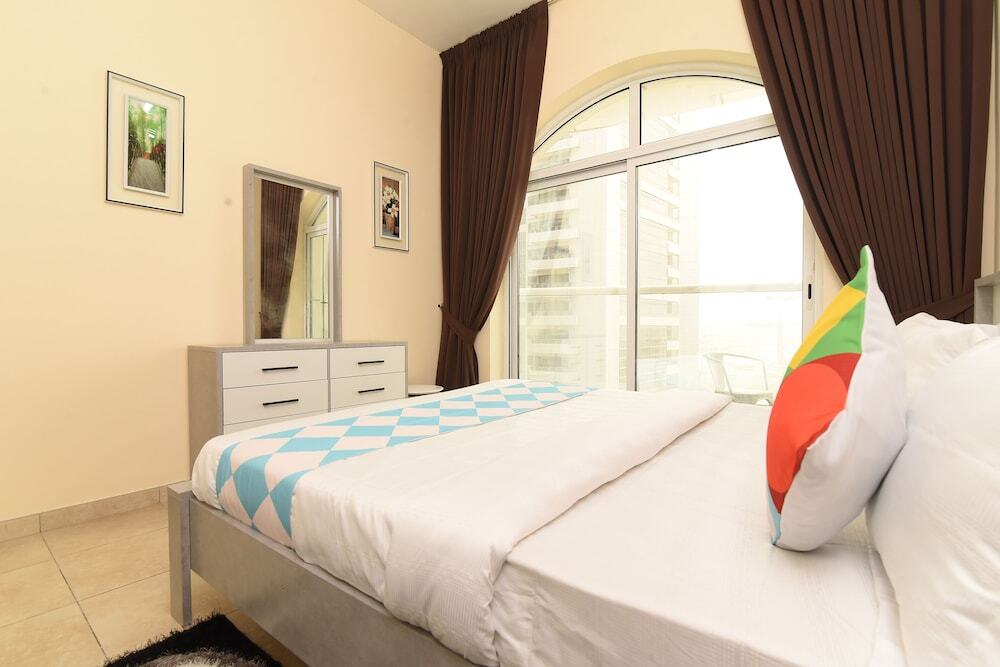 Дубай: OYO Home 2351BHK Capitol Tower DIC