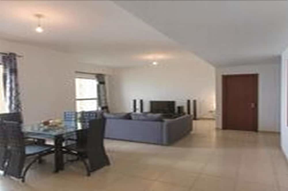 Дубай: Rojen Luxury Apartments