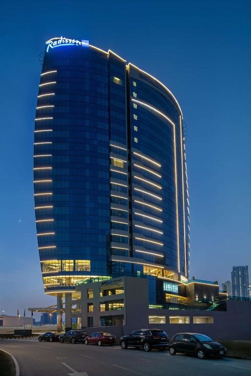 Дубай: Отель Radisson Blu Hotel, Dubai Canal View