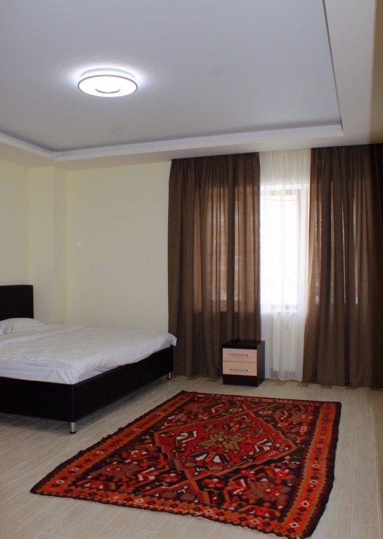 Цахкадзор: Гостевой Дом Vila Plaza