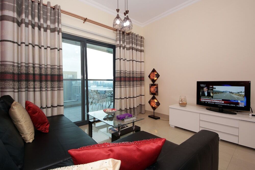 Дубай: Cozy 1BR in Marina Walk with Balcony