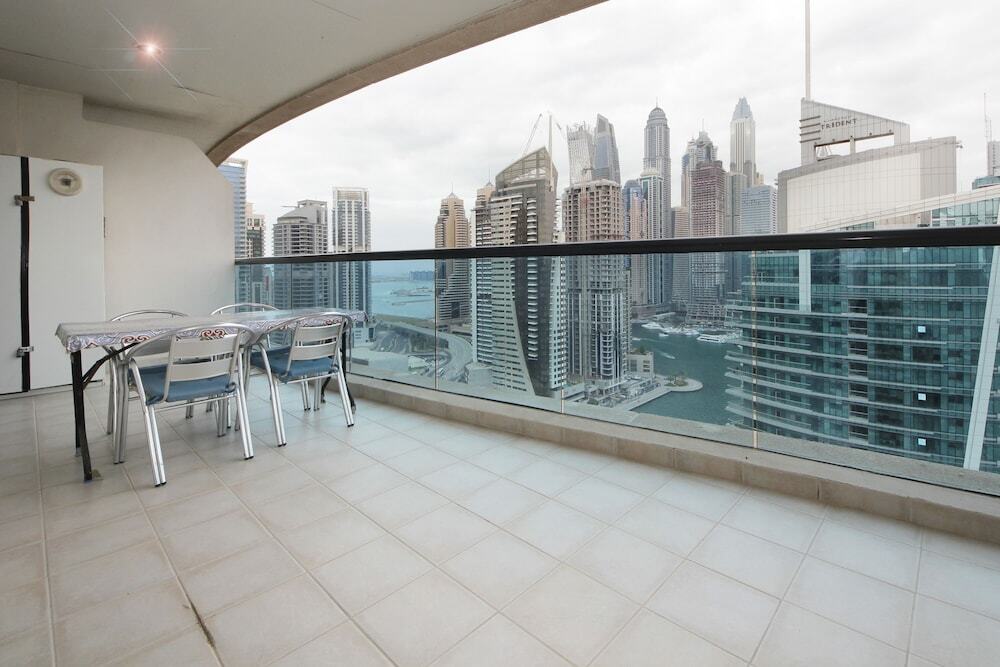 Дубай: Cozy 1BR in Marina Walk with Balcony