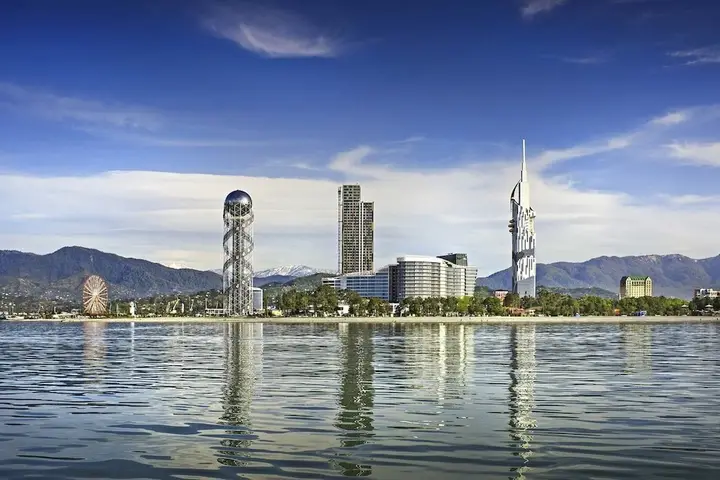 A wonderful 2 bedroom apartment in the center of Batumi — фото 1