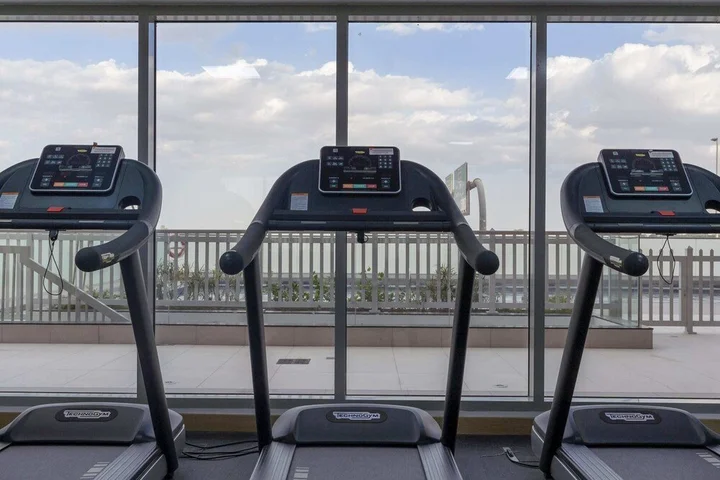Дубай: City View Sleek Flat Pool & Gym 4926