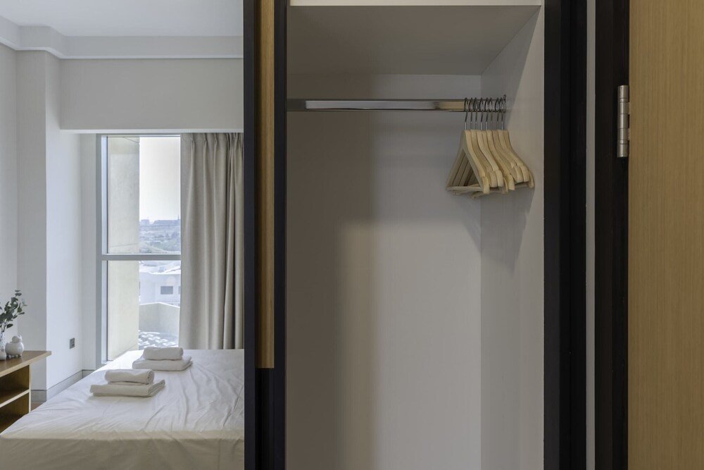 Дубай: Pool & Gym Great Neighbourhood Brand New Flat 4923