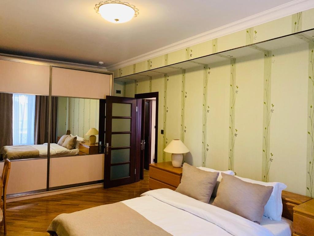 Баку: Promenade 2 Bdr Apartment