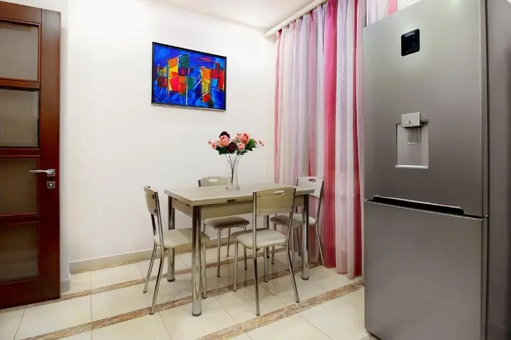 Ереван: 3 Bedroom Apartment near Republic Square