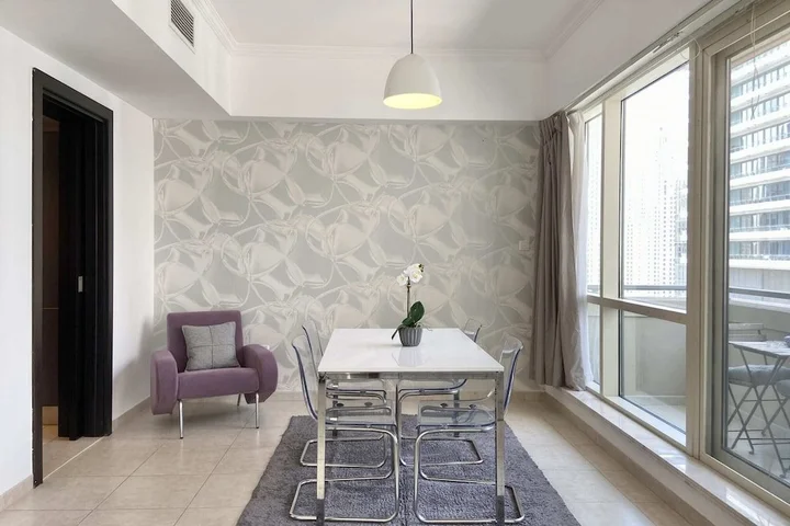 Дубай: Spacious 1-bedroom Apartment in Dubai Marina
