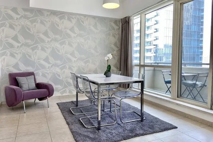 Дубай: Spacious 1-bedroom Apartment in Dubai Marina