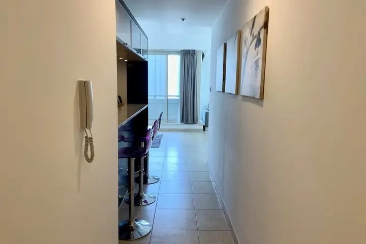 Дубай: Spacious 1-bedroom Apartment in Dubai Marina