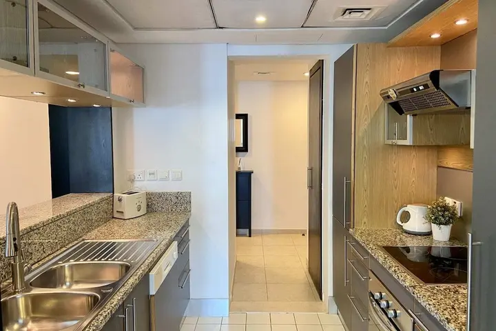 Дубай: Spacious 1-bedroom Apartment in Dubai Marina