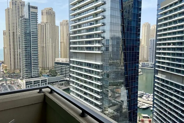 Дубай: Spacious 1-bedroom Apartment in Dubai Marina