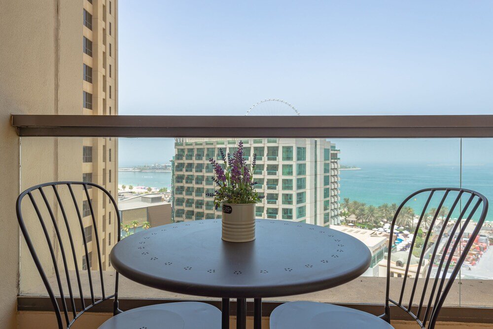 Дубай: Marco Polo - Charming & Spacious 2BR Apt with Dubai Eye Views