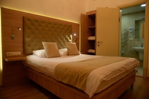 Батуми: Hotel Varios