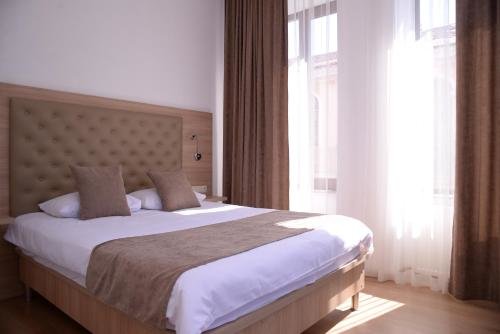 Батуми: Hotel Varios