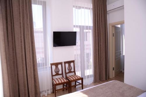 Батуми: Hotel Varios