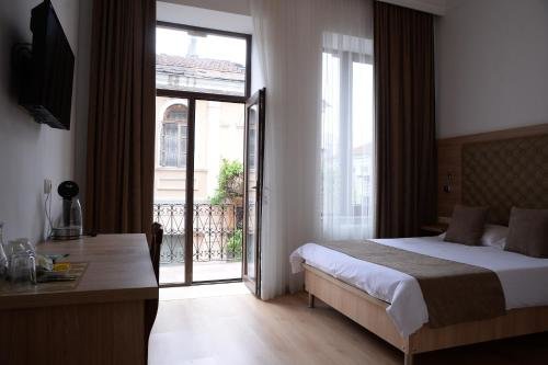 Батуми: Hotel Varios