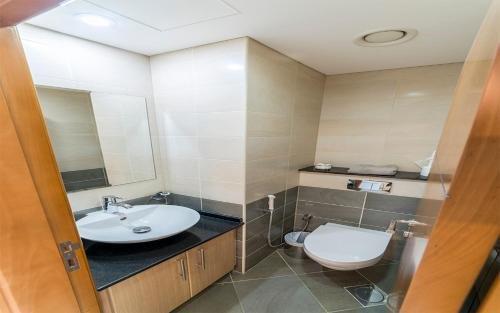 Дубай: Two Bedroom Apartment - Ocean Heights luxury