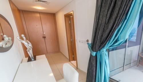 Дубай: Two Bedroom Apartment - Ocean Heights luxury