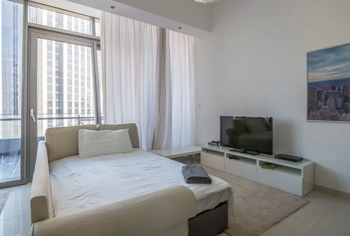 Дубай: Studio Apartment - Silverene Tower B - MSG 8766