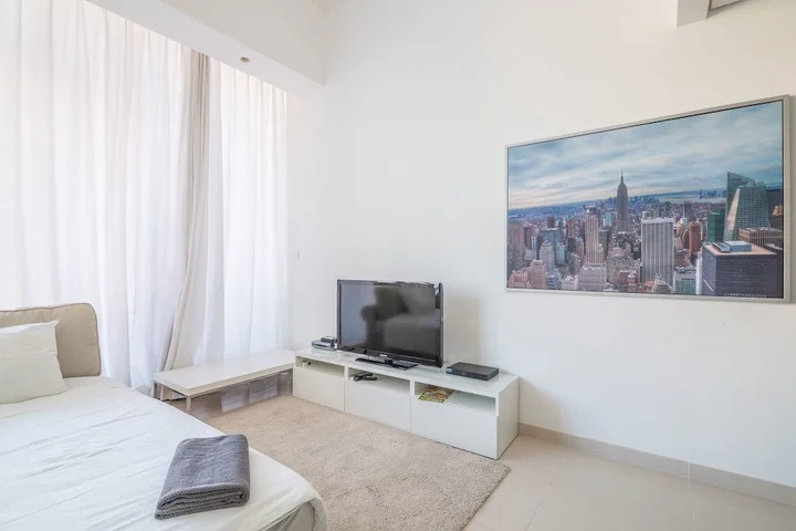 Дубай: Studio Apartment - Silverene Tower B - MSG 8766