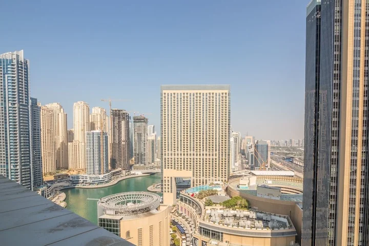 Дубай: Studio Apartment - Silverene Tower B - MSG 8766