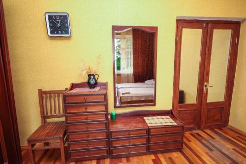 Кварели: Rustavelis N12