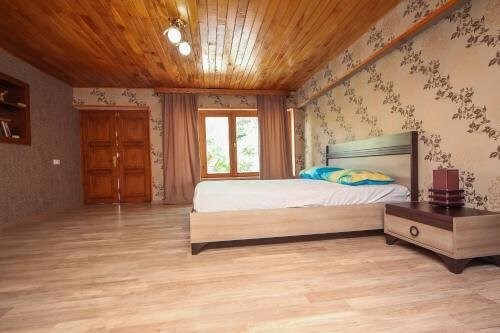 Кварели: Rustavelis N12