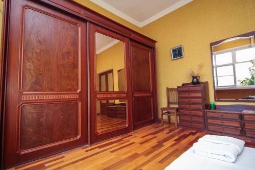 Кварели: Rustavelis N12