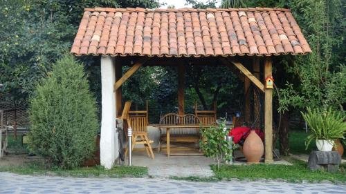 Кварели: Rustavelis N12