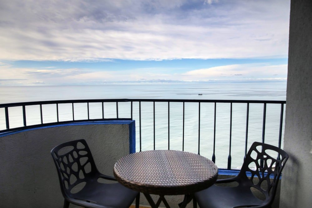 Батуми: ASHTAL beach HOTEL 17\04