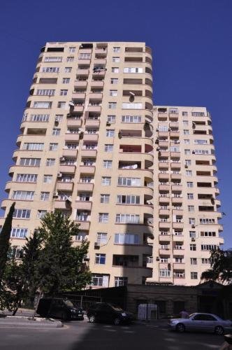 Баку: 2 otağlı yaxşı təmirli mənzil günlük icarə verilir