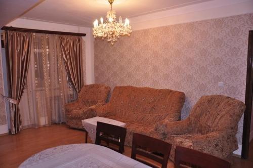 Баку: 2 otağlı yaxşı təmirli mənzil günlük icarə verilir