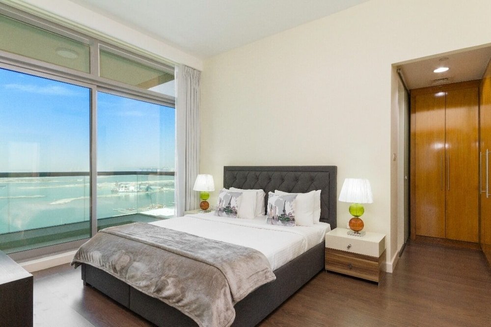 Дубай: 2 BR Apt Ocean Palm & Atlantis View