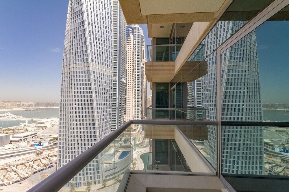 Дубай: 2 BR Apt Ocean Palm & Atlantis View