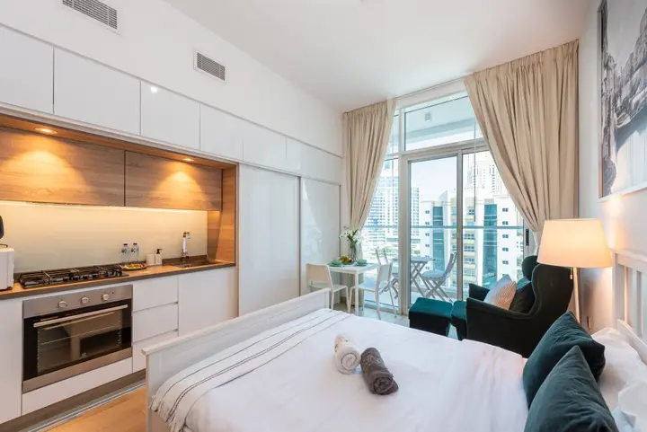 Дубай: Modern Studio with Amazing Views from Balcony