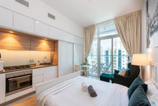 Дубай: Modern Studio with Amazing Views from Balcony