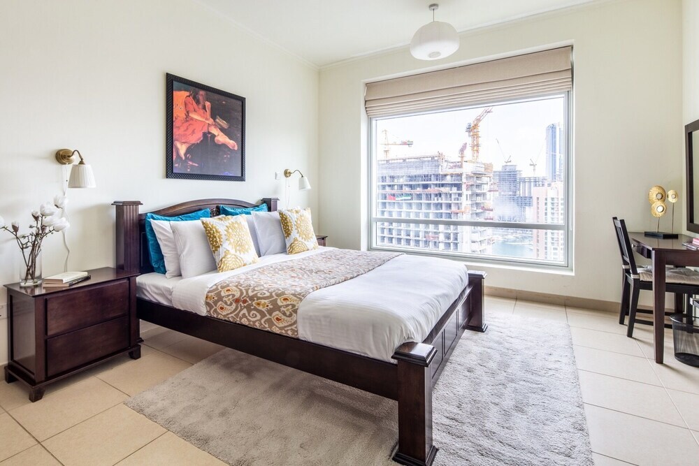 Дубай: Luxury Redefined 1BR in the Heart of Downtown Dubai!