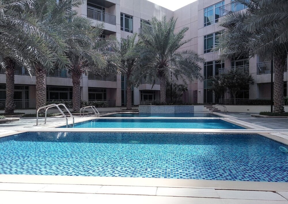 Дубай: Luxury Redefined 1BR in the Heart of Downtown Dubai!