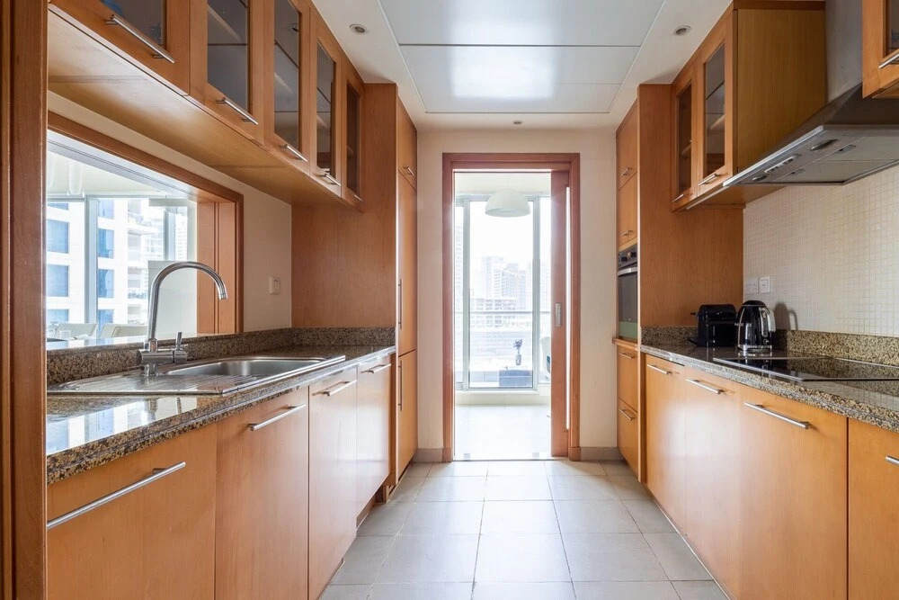 Дубай: Elegant 2BR With Magnificent Marina Views!