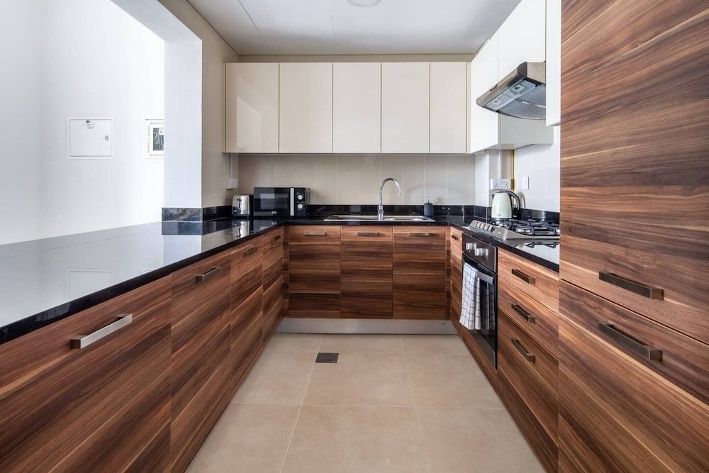 Дубай: Ornate 1BR w/ Breathtaking Marina Views!
