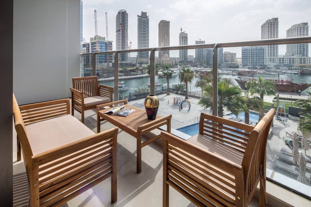 Дубай: Ornate 1BR w/ Breathtaking Marina Views!