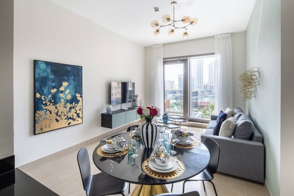 Дубай: Ornate 1BR w/ Breathtaking Marina Views!