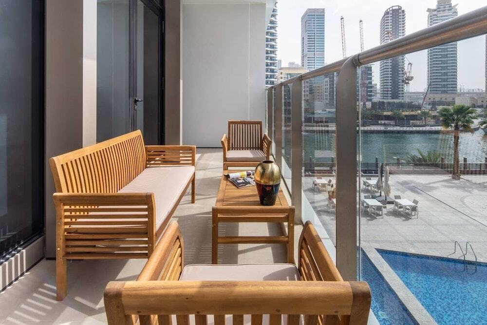 Дубай: Ornate 1BR w/ Breathtaking Marina Views!