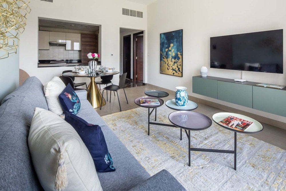 Дубай: Ornate 1BR w/ Breathtaking Marina Views!