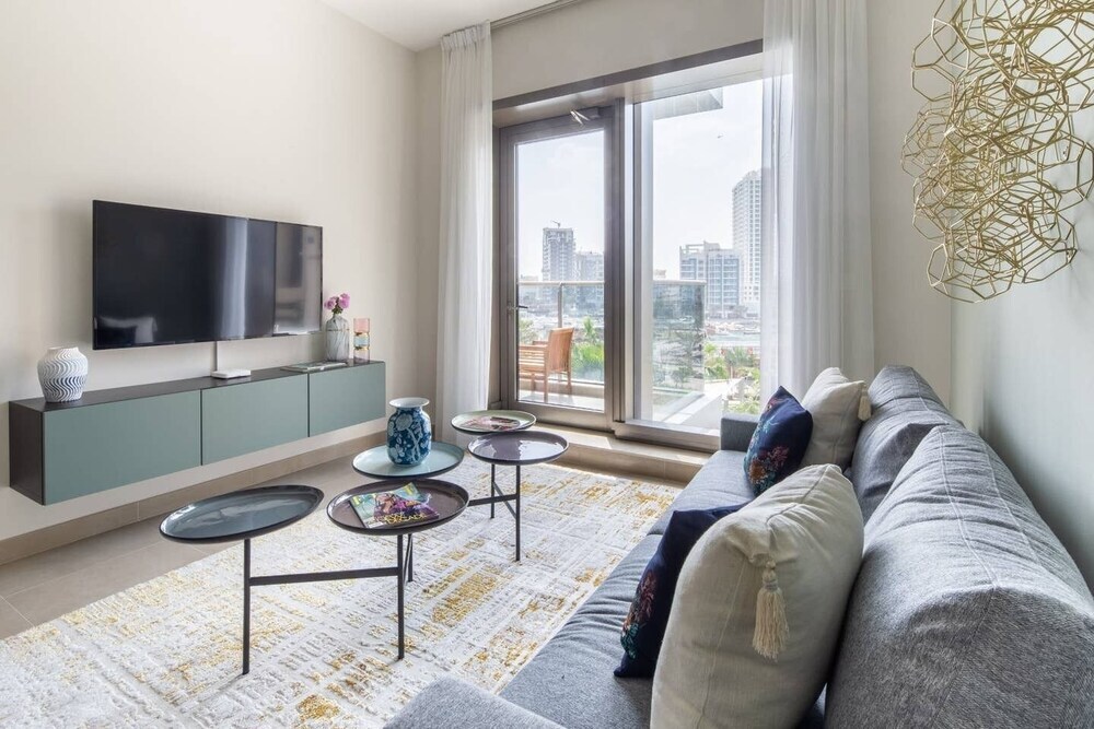 Дубай: Ornate 1BR w/ Breathtaking Marina Views!
