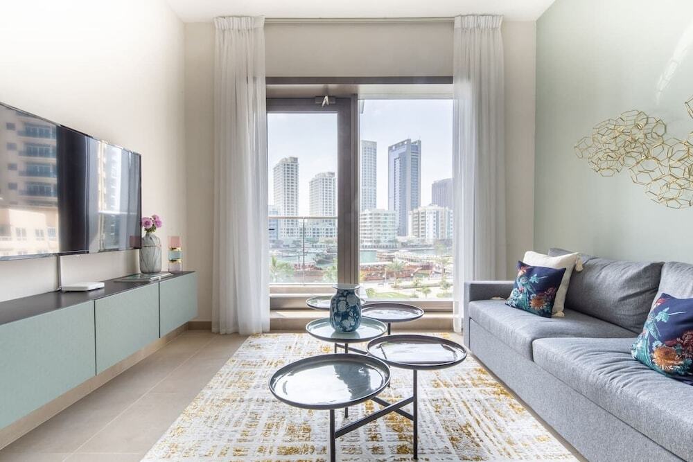 Дубай: Ornate 1BR w/ Breathtaking Marina Views!